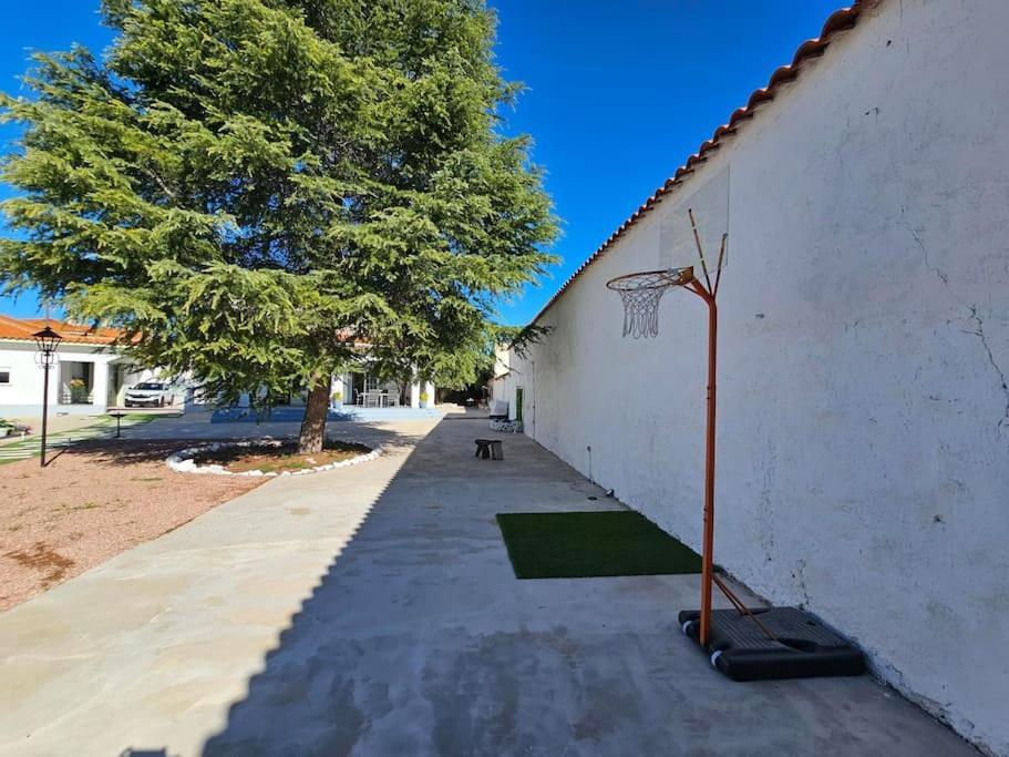 La Casa Del Arbol Villa Fuentiduena de Tajo Bagian luar foto