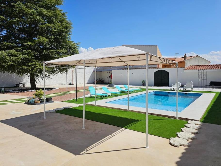 La Casa Del Arbol Villa Fuentiduena de Tajo Bagian luar foto