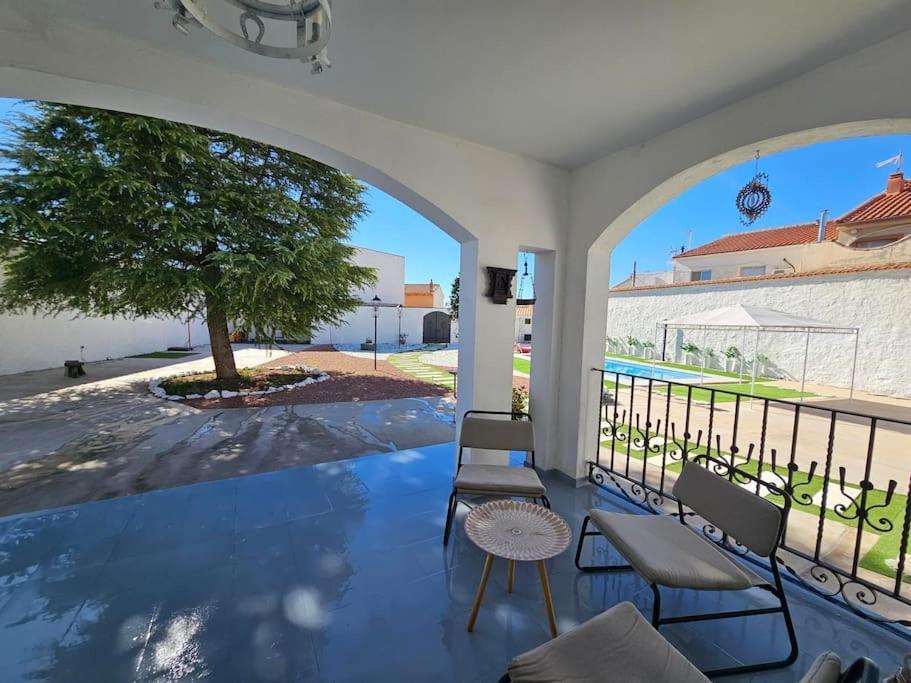 La Casa Del Arbol Villa Fuentiduena de Tajo Bagian luar foto