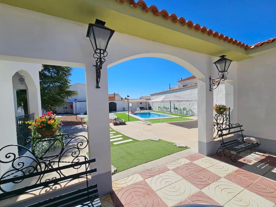 La Casa Del Arbol Villa Fuentiduena de Tajo Bagian luar foto