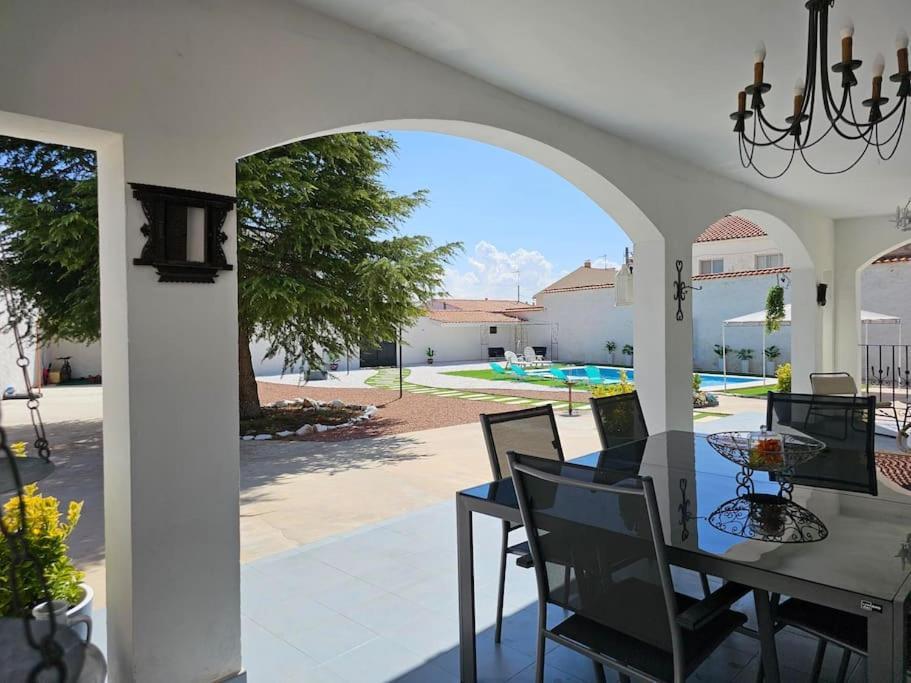 La Casa Del Arbol Villa Fuentiduena de Tajo Bagian luar foto