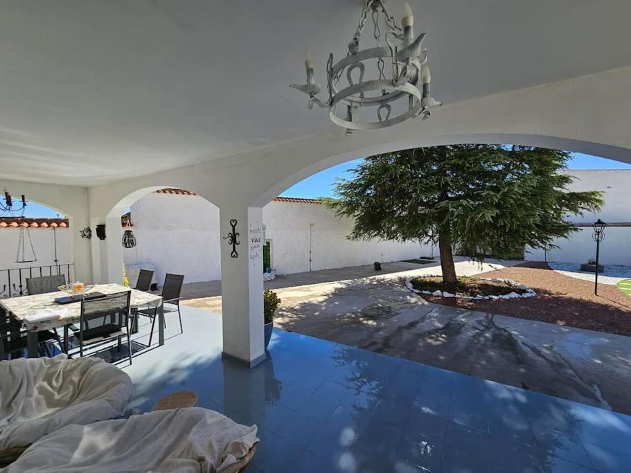 La Casa Del Arbol Villa Fuentiduena de Tajo Bagian luar foto