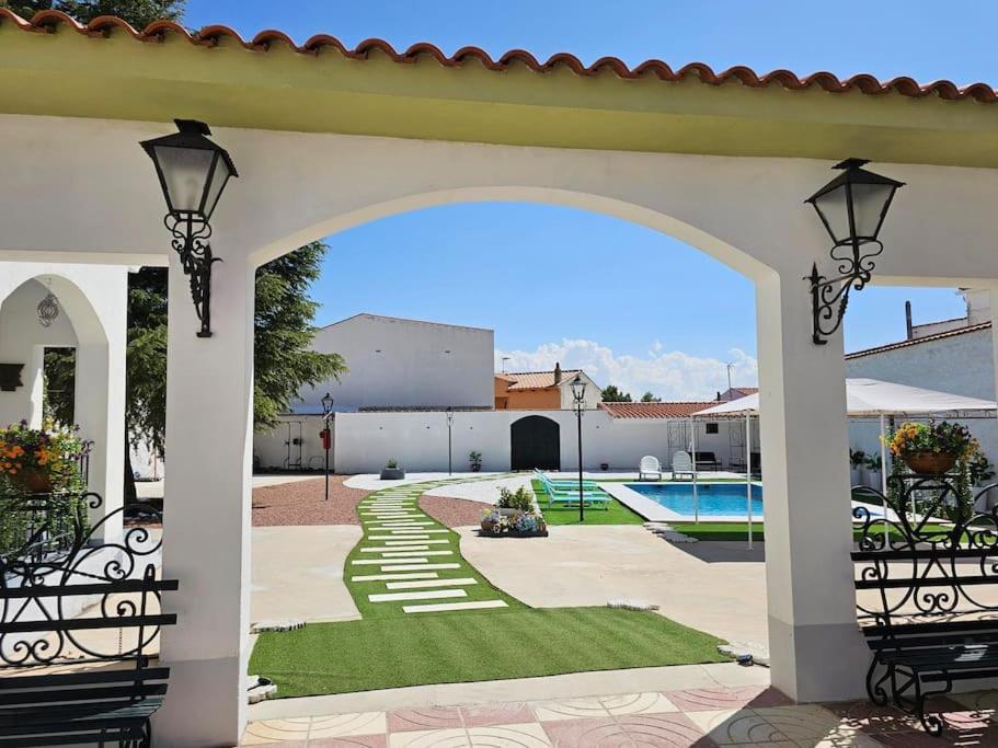 La Casa Del Arbol Villa Fuentiduena de Tajo Bagian luar foto