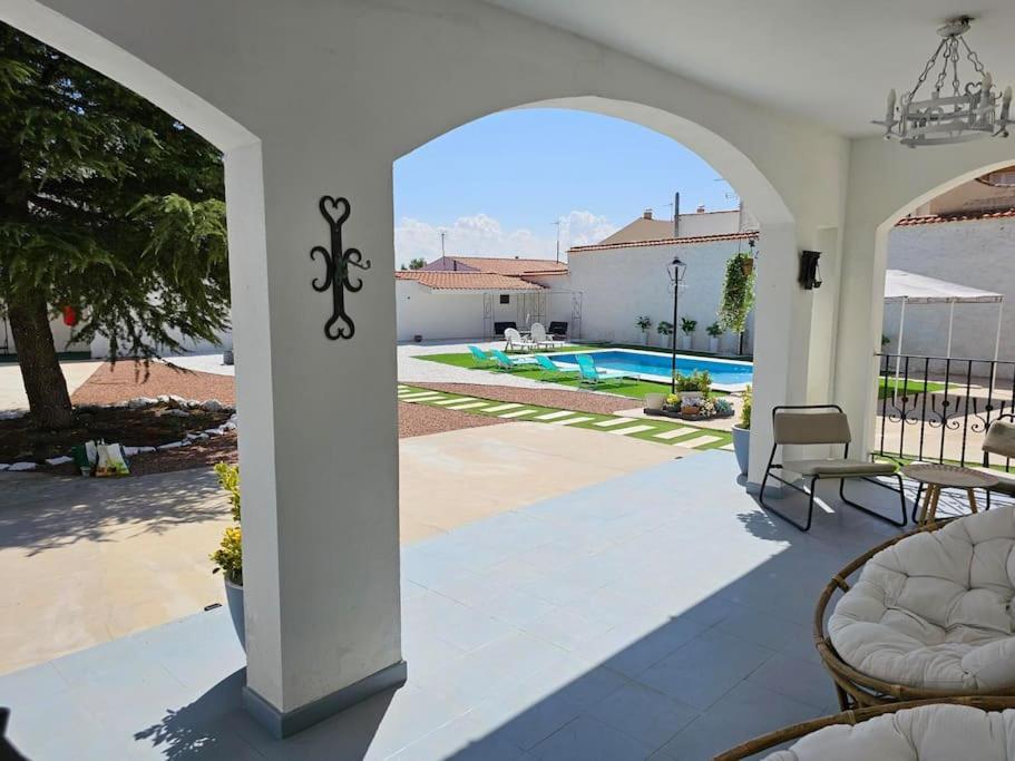 La Casa Del Arbol Villa Fuentiduena de Tajo Bagian luar foto