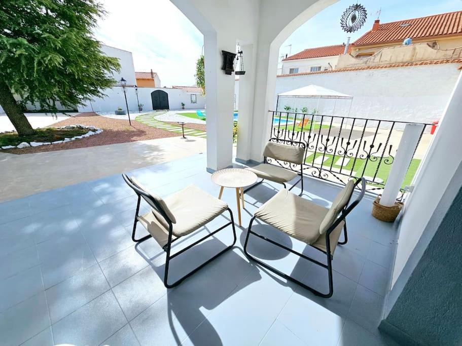 La Casa Del Arbol Villa Fuentiduena de Tajo Bagian luar foto