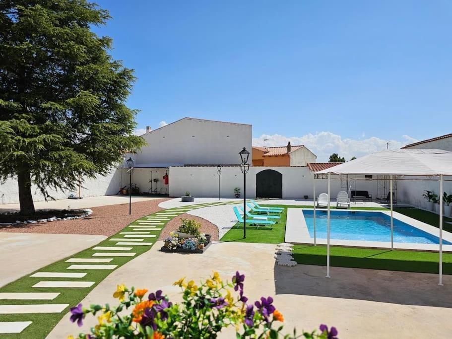 La Casa Del Arbol Villa Fuentiduena de Tajo Bagian luar foto