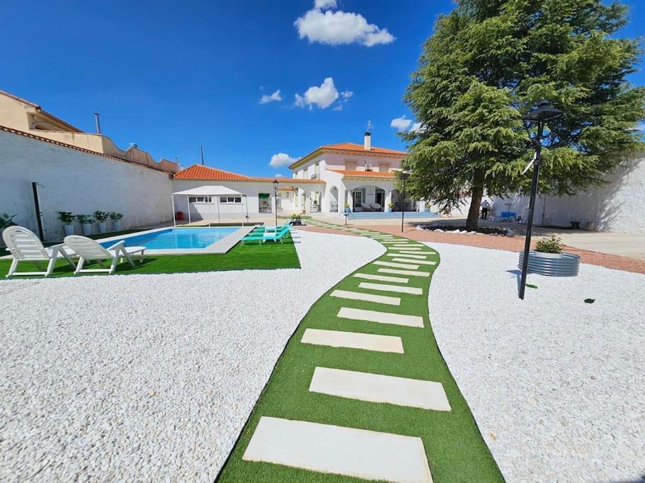 La Casa Del Arbol Villa Fuentiduena de Tajo Bagian luar foto